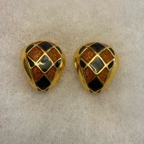 💜Vintage Gold Tone Enamel High End Designer runway clip on earrings - Picture 1 of 5